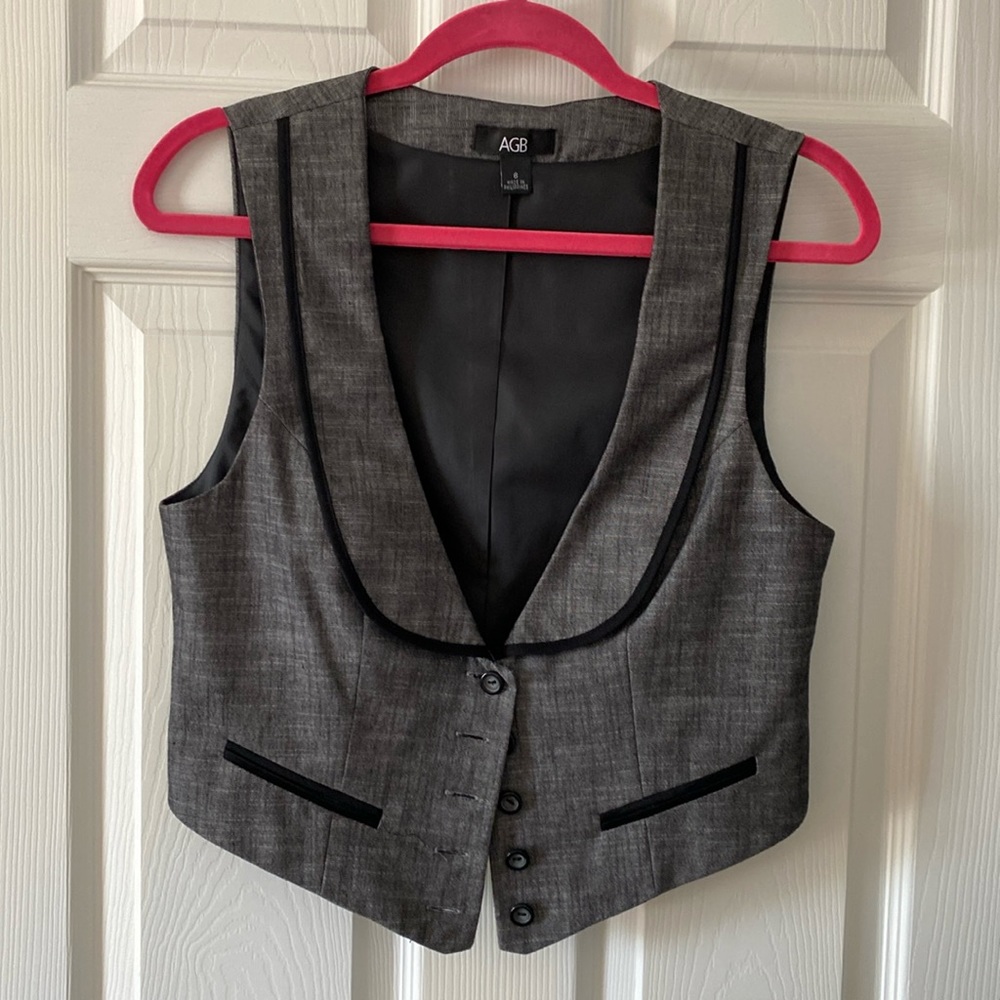 Black vintage, cropped vest